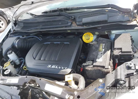 2016 Chrysler Town & Country Touring z USA, uszkodzony, nr VIN 2C4RC1BG6GR229748